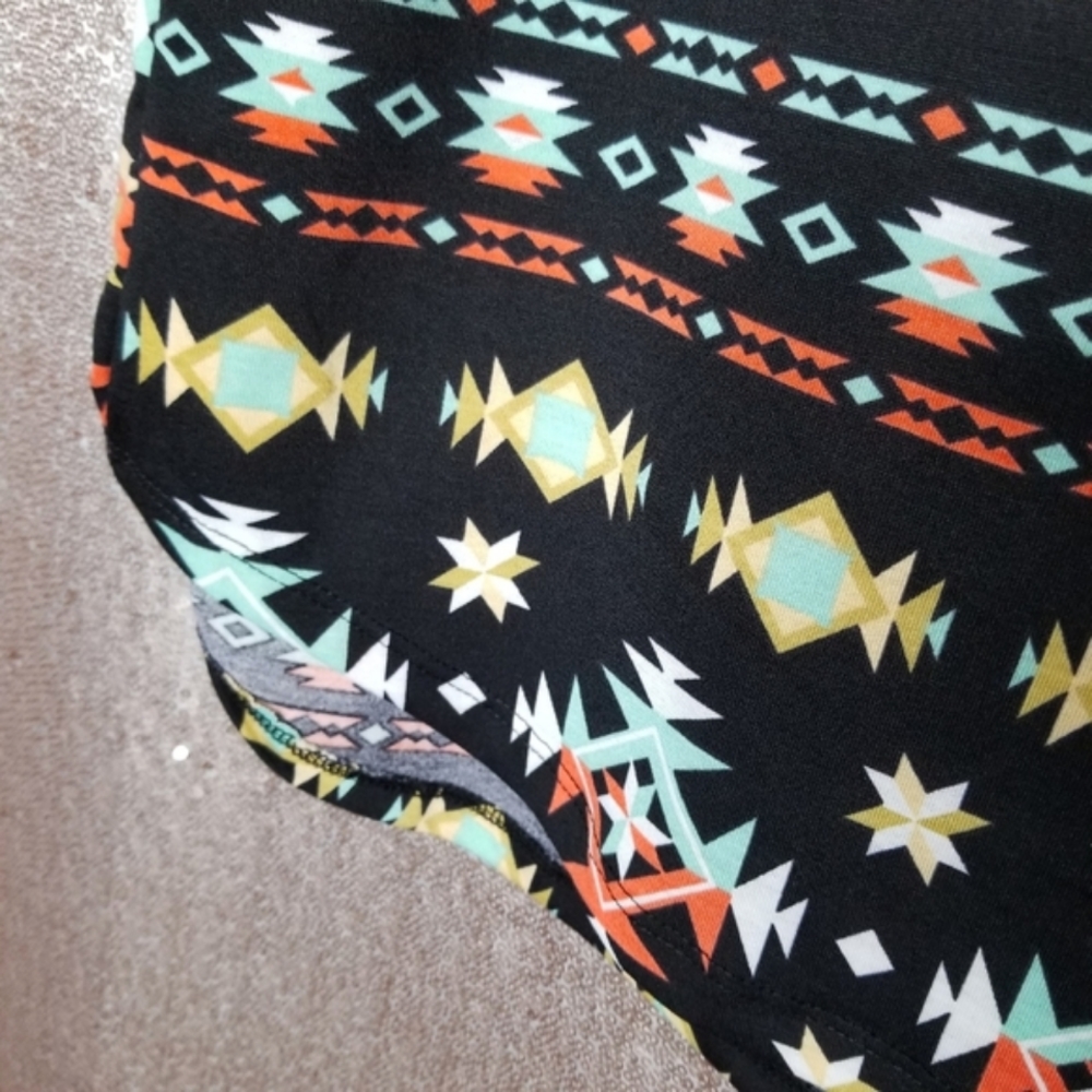LuLaRoe BNWT L Randy tee - orange Aztec - Picture 5 of 8